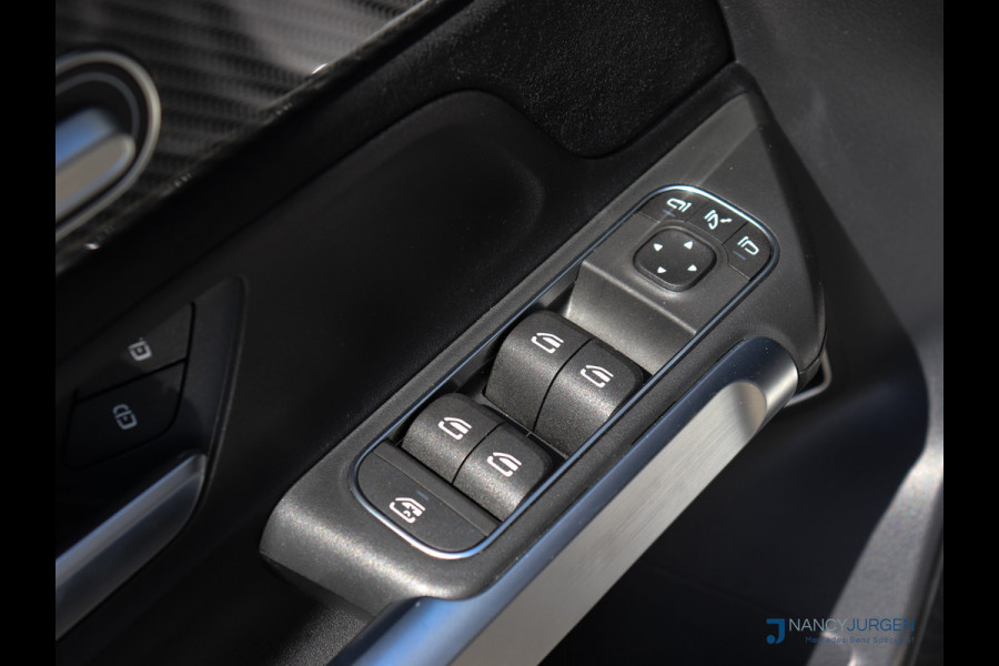 Mercedes-Benz Glb 200 AMG | 7 P. | Adapt. Cruise Control | El. Pano | MBUX | Memory Pakket | Winter Pakket | Ambiente | Elektr. Klep | Spiegel Pakket | Inparkeer Pakket | Fabrieksgarantie tot 24-01-2029!