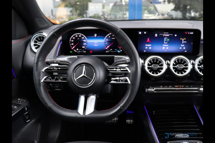 Mercedes-Benz Glb 200 AMG | 7 P. | Adapt. Cruise Control | El. Pano | MBUX | Memory Pakket | Winter Pakket | Ambiente | Elektr. Klep | Spiegel Pakket | Inparkeer Pakket | Fabrieksgarantie tot 24-01-2029!