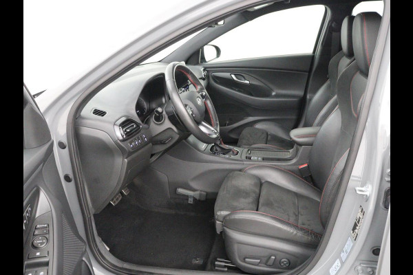 Hyundai i30 1.5 T-GDi MHEV N Line | Stoelverwarming | Leder/Alcantara | Adaptive cruise | Memory | Carplay | Camera | Navigatie | Keyless | Full LED | 18'' | Side Assist | Parkeerhulp