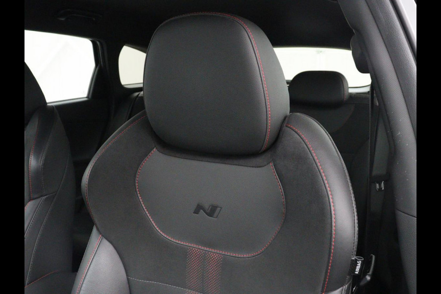 Hyundai i30 1.5 T-GDi MHEV N Line | Stoelverwarming | Leder/Alcantara | Adaptive cruise | Memory | Carplay | Camera | Navigatie | Keyless | Full LED | 18'' | Side Assist | Parkeerhulp