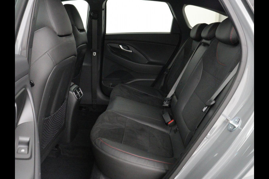 Hyundai i30 1.5 T-GDi MHEV N Line | Stoelverwarming | Leder/Alcantara | Adaptive cruise | Memory | Carplay | Camera | Navigatie | Keyless | Full LED | 18'' | Side Assist | Parkeerhulp