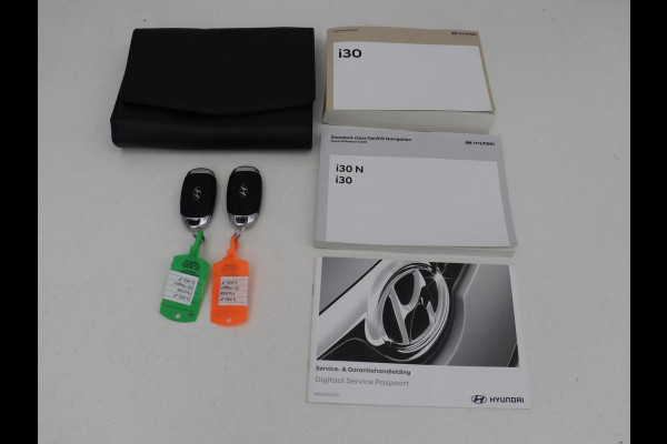Hyundai i30 1.5 T-GDi MHEV N Line | Stoelverwarming | Leder/Alcantara | Adaptive cruise | Memory | Carplay | Camera | Navigatie | Keyless | Full LED | 18'' | Side Assist | Parkeerhulp
