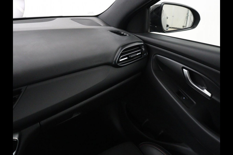 Hyundai i30 1.5 T-GDi MHEV N Line | Stoelverwarming | Leder/Alcantara | Adaptive cruise | Memory | Carplay | Camera | Navigatie | Keyless | Full LED | 18'' | Side Assist | Parkeerhulp