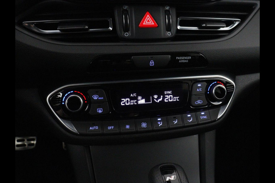 Hyundai i30 1.5 T-GDi MHEV N Line | Stoelverwarming | Leder/Alcantara | Adaptive cruise | Memory | Carplay | Camera | Navigatie | Keyless | Full LED | 18'' | Side Assist | Parkeerhulp