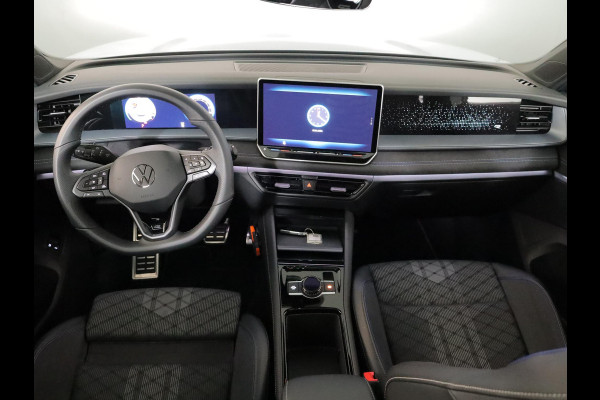 Volkswagen Tayron 1.5 eHybrid R-Line Edition 204 pk Automaat (DSG) | Verlengde garantie | Navigatie | Panoramadak | Trekhaak (wegklapbaar) | Parkeersensoren (Park assist) | Rondomzicht camera | Stoelverwarming | R-Line |
