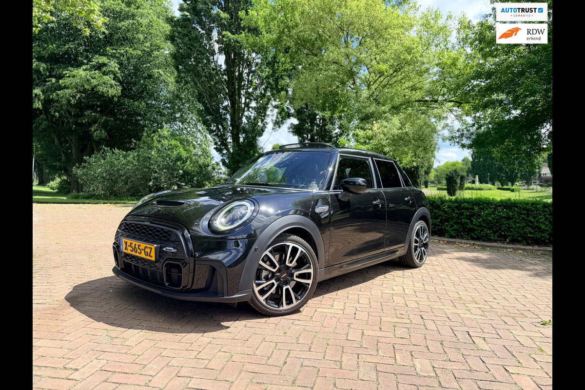 MINI Cooper S John Cooper Works | PANO | Carplay | BlackEd.