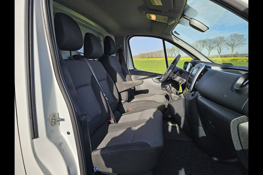 Renault Trafic 2.0 dCi 120pk T30 L2H1 Comfort airco, navi, pdc, trekhaak, stoelverw.