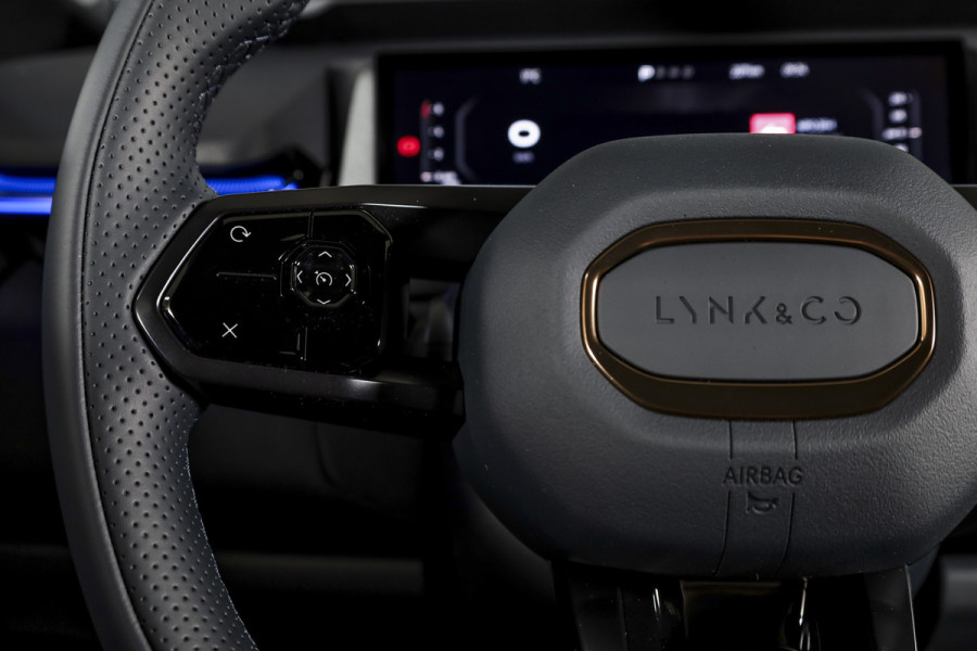 Lynk & Co 08 1.5 PHEV 349 PK More | 200km Elek. | S/K-Panodak | Elek. Stoel+Massage | Stoelverw.+Ventilatie | Matrix Led | Harman/Kardon | 360 Camera | Adapt. Cruise | NAV+App. Connect | LM 21" | 4444