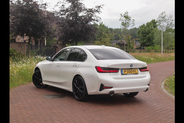 BMW 3-serie 320i Business Edition Plus | Camera | Apple Carplay | Leer | Cruise Control | Dealeronderhouden |