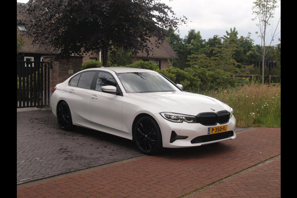 BMW 3-serie 320i Business Edition Plus | Camera | Apple Carplay | Leer | Cruise Control | Dealeronderhouden |