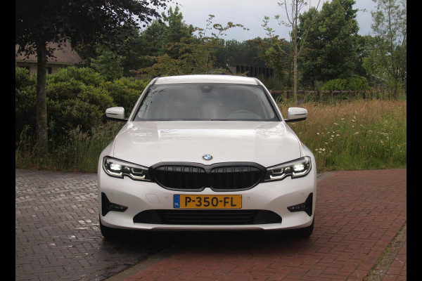 BMW 3-serie 320i Business Edition Plus | Camera | Apple Carplay | Leer | Cruise Control | Dealeronderhouden |