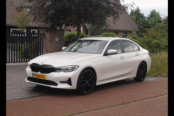 BMW 3-serie 320i Business Edition Plus | Camera | Apple Carplay | Leer | Cruise Control | Dealeronderhouden |