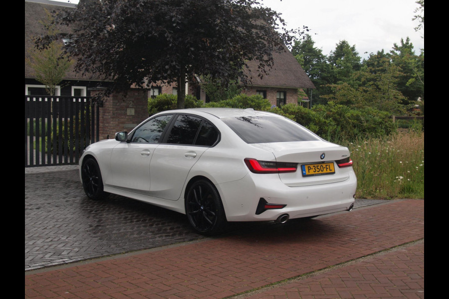 BMW 3-serie 320i Business Edition Plus | Camera | Apple Carplay | Leer | Cruise Control | Dealeronderhouden |
