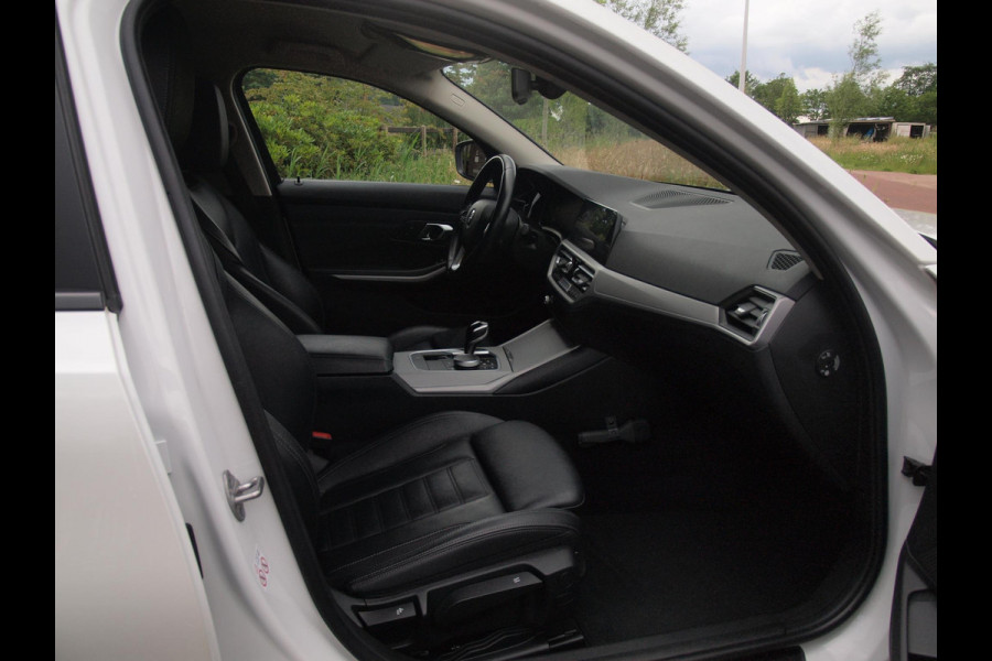 BMW 3-serie 320i Business Edition Plus | Camera | Apple Carplay | Leer | Cruise Control | Dealeronderhouden |