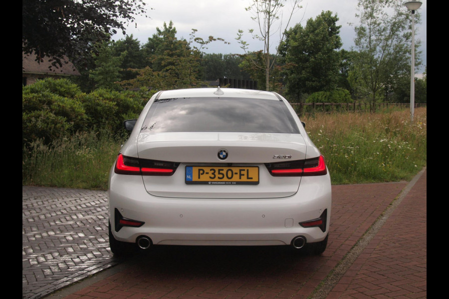 BMW 3-serie 320i Business Edition Plus | Camera | Apple Carplay | Leer | Cruise Control | Dealeronderhouden |