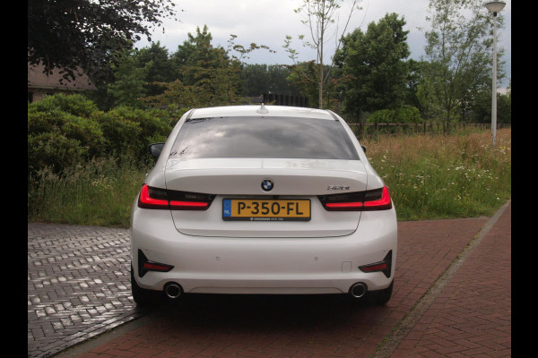 BMW 3-serie 320i Business Edition Plus | Camera | Apple Carplay | Leer | Cruise Control | Dealeronderhouden |
