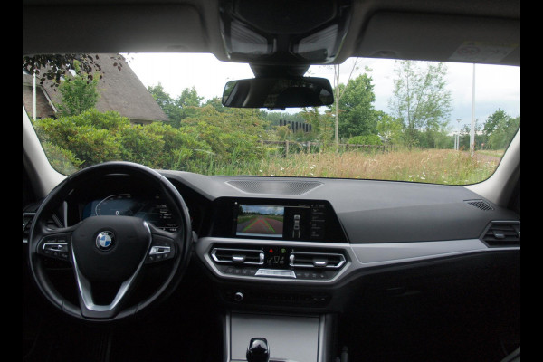 BMW 3-serie 320i Business Edition Plus | Camera | Apple Carplay | Leer | Cruise Control | Dealeronderhouden |