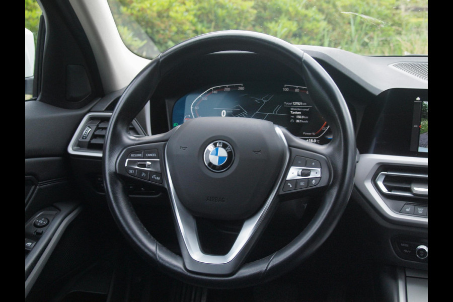 BMW 3-serie 320i Business Edition Plus | Camera | Apple Carplay | Leer | Cruise Control | Dealeronderhouden |