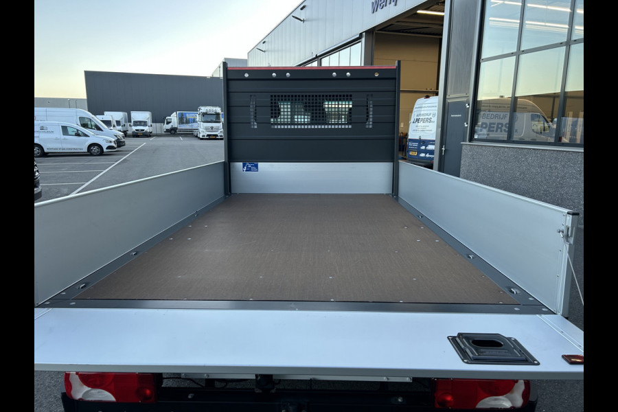 Mercedes-Benz eSprinter 320 L2 Select 81kWh / Snel laden 115kw / Open laadbak / Trekhaak / Distronic / MBUX / Smartphone-intergratie / Camera