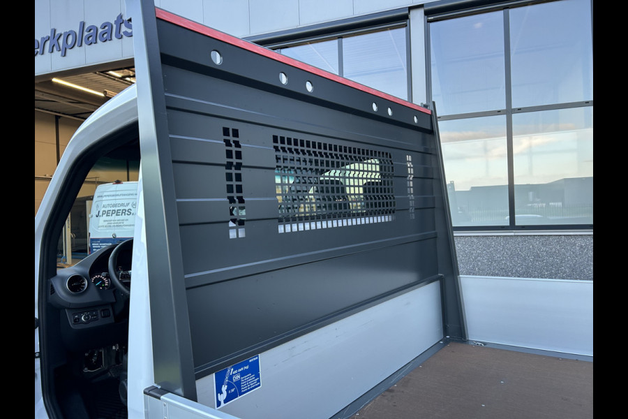 Mercedes-Benz eSprinter 320 L2 Select 81kWh / Snel laden 115kw / Open laadbak / Trekhaak / Distronic / MBUX / Smartphone-intergratie / Camera