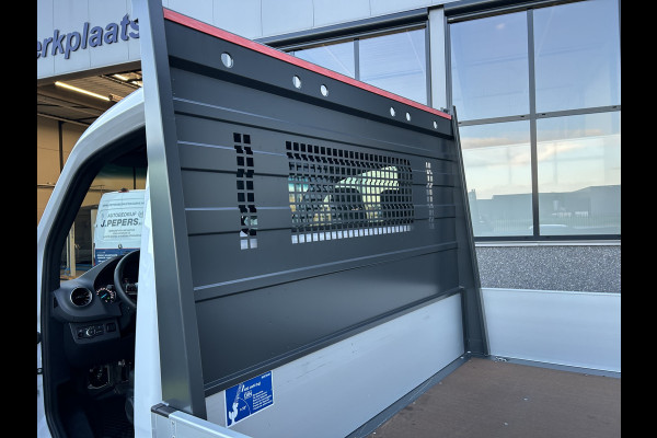 Mercedes-Benz eSprinter 320 L2 Select 81kWh / Snel laden 115kw / Open laadbak / Trekhaak / Distronic / MBUX / Smartphone-intergratie / Camera