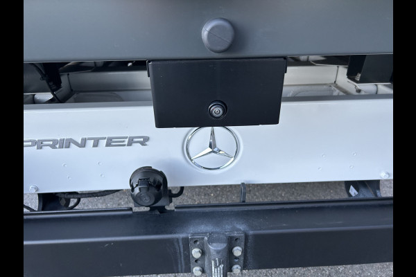 Mercedes-Benz eSprinter 320 L2 Select 81kWh / Snel laden 115kw / Open laadbak / Trekhaak / Distronic / MBUX / Smartphone-intergratie / Camera