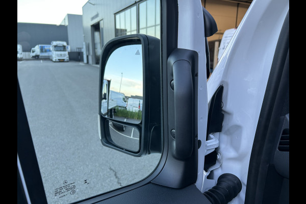 Mercedes-Benz eSprinter 320 L2 Select 81kWh / Snel laden 115kw / Open laadbak / Trekhaak / Distronic / MBUX / Smartphone-intergratie / Camera