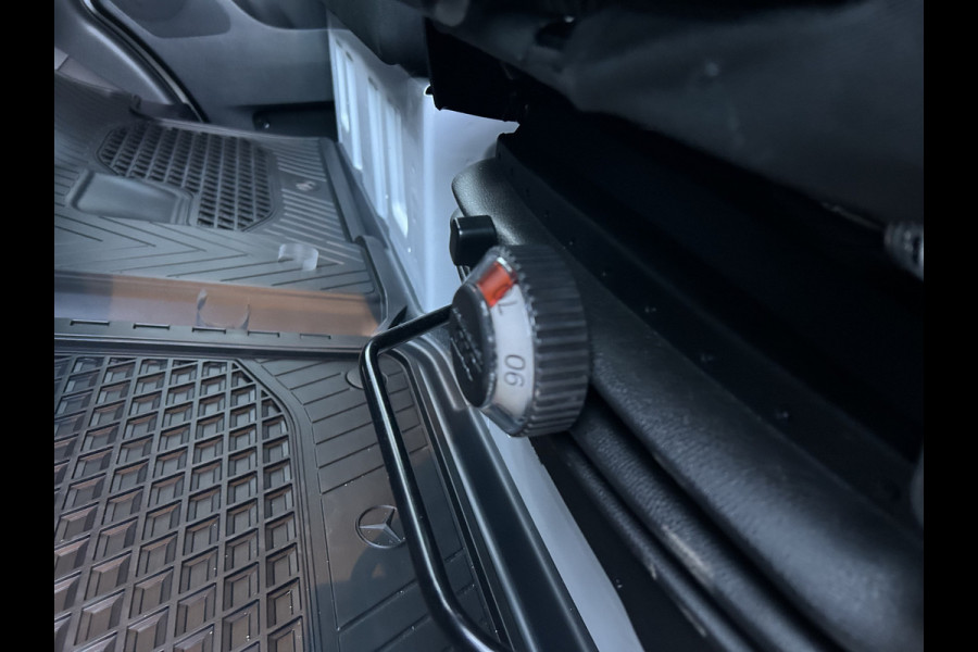 Mercedes-Benz eSprinter 320 L2 Select 81kWh / Snel laden 115kw / Open laadbak / Trekhaak / Distronic / MBUX / Smartphone-intergratie / Camera