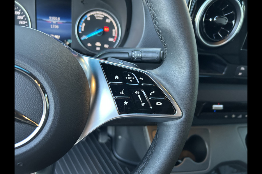 Mercedes-Benz eSprinter 320 L2 Select 81kWh / Snel laden 115kw / Open laadbak / Trekhaak / Distronic / MBUX / Smartphone-intergratie / Camera
