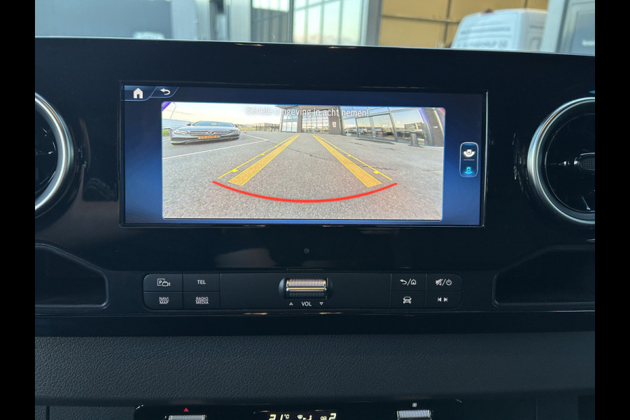 Mercedes-Benz eSprinter 320 L2 Select 81kWh / Snel laden 115kw / Open laadbak / Trekhaak / Distronic / MBUX / Smartphone-intergratie / Camera