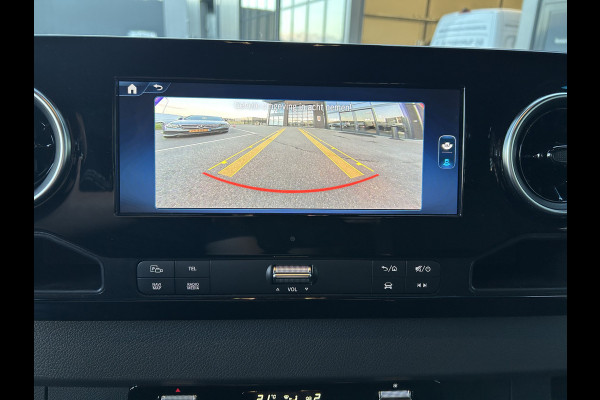 Mercedes-Benz eSprinter 320 L2 Select 81kWh / Snel laden 115kw / Open laadbak / Trekhaak / Distronic / MBUX / Smartphone-intergratie / Camera