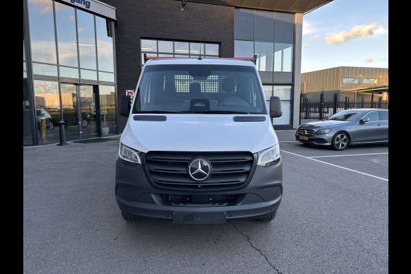 Mercedes-Benz eSprinter 320 L2 Select 81kWh / Snel laden 115kw / Open laadbak / Trekhaak / Distronic / MBUX / Smartphone-intergratie / Camera