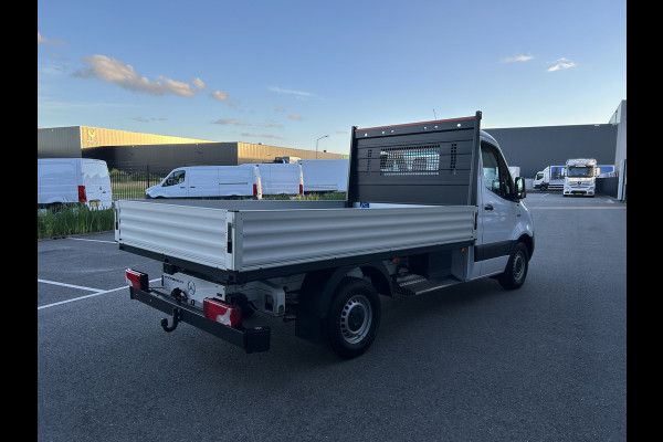 Mercedes-Benz eSprinter 320 L2 Select 81kWh / Snel laden 115kw / Open laadbak / Trekhaak / Distronic / MBUX / Smartphone-intergratie / Camera