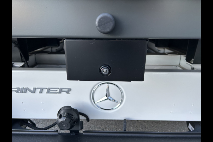 Mercedes-Benz eSprinter 320 L2 Select 81kWh / Snel laden 115kw / Open laadbak / Trekhaak / Distronic / MBUX / Smartphone-intergratie / Camera