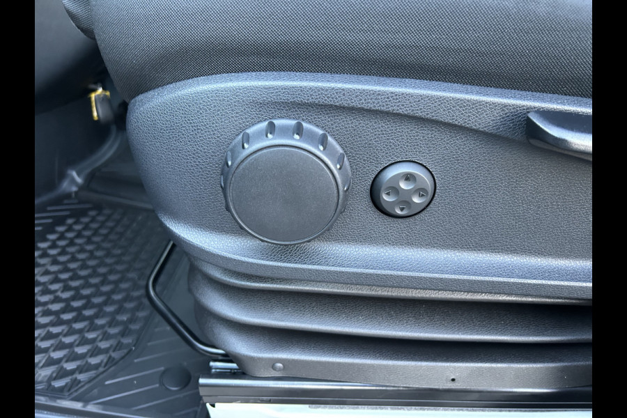 Mercedes-Benz eSprinter 320 L2 Select 81kWh / Snel laden 115kw / Open laadbak / Trekhaak / Distronic / MBUX / Smartphone-intergratie / Camera