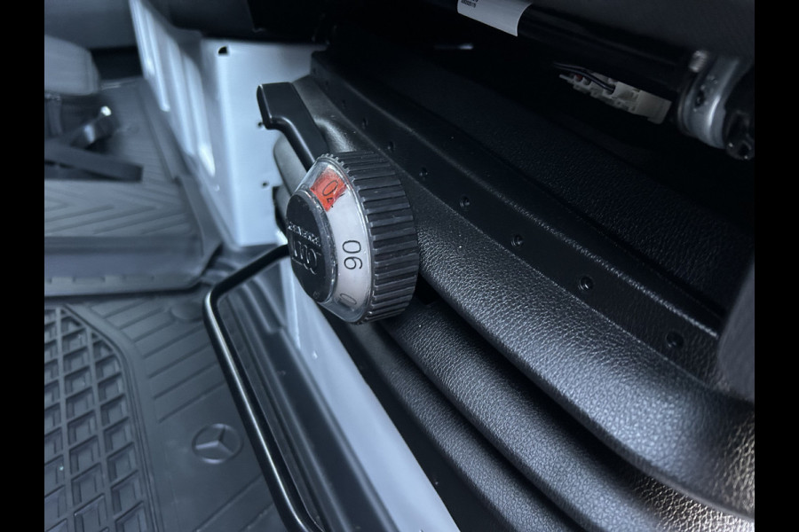 Mercedes-Benz eSprinter 320 L2 Select 81kWh / Snel laden 115kw / Open laadbak / Trekhaak / Distronic / MBUX / Smartphone-intergratie / Camera