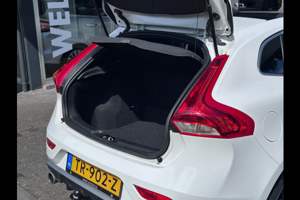 Volvo V40 1.5 T3 Polar+ Sport R-DESIGN / DOH / AUTO / PANO / NAP