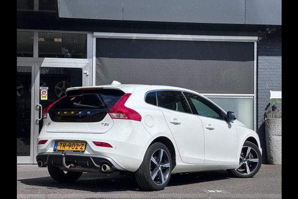 Volvo V40 1.5 T3 Polar+ Sport R-DESIGN / DOH / AUTO / PANO / NAP