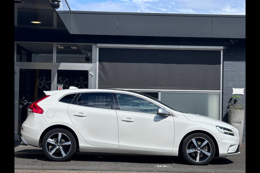 Volvo V40 1.5 T3 Polar+ Sport R-DESIGN / DOH / AUTO / PANO / NAP