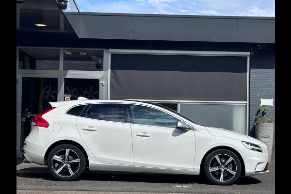 Volvo V40 1.5 T3 Polar+ Sport R-DESIGN / DOH / AUTO / PANO / NAP