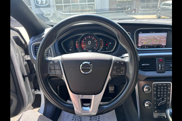 Volvo V40 1.5 T3 Polar+ Sport R-DESIGN / DOH / AUTO / PANO / NAP