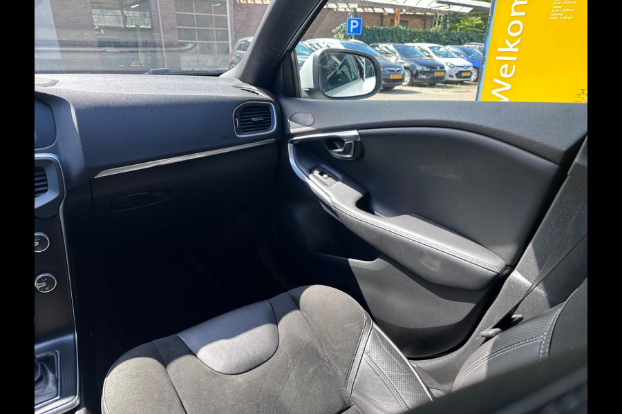 Volvo V40 1.5 T3 Polar+ Sport R-DESIGN / DOH / AUTO / PANO / NAP