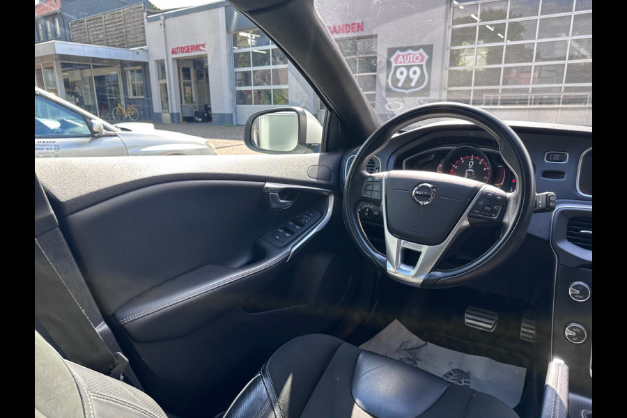 Volvo V40 1.5 T3 Polar+ Sport R-DESIGN / DOH / AUTO / PANO / NAP