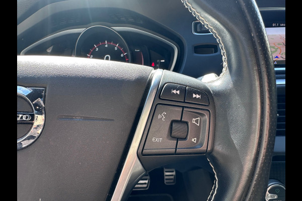 Volvo V40 1.5 T3 Polar+ Sport R-DESIGN / DOH / AUTO / PANO / NAP