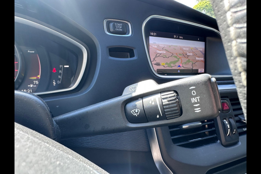 Volvo V40 1.5 T3 Polar+ Sport R-DESIGN / DOH / AUTO / PANO / NAP