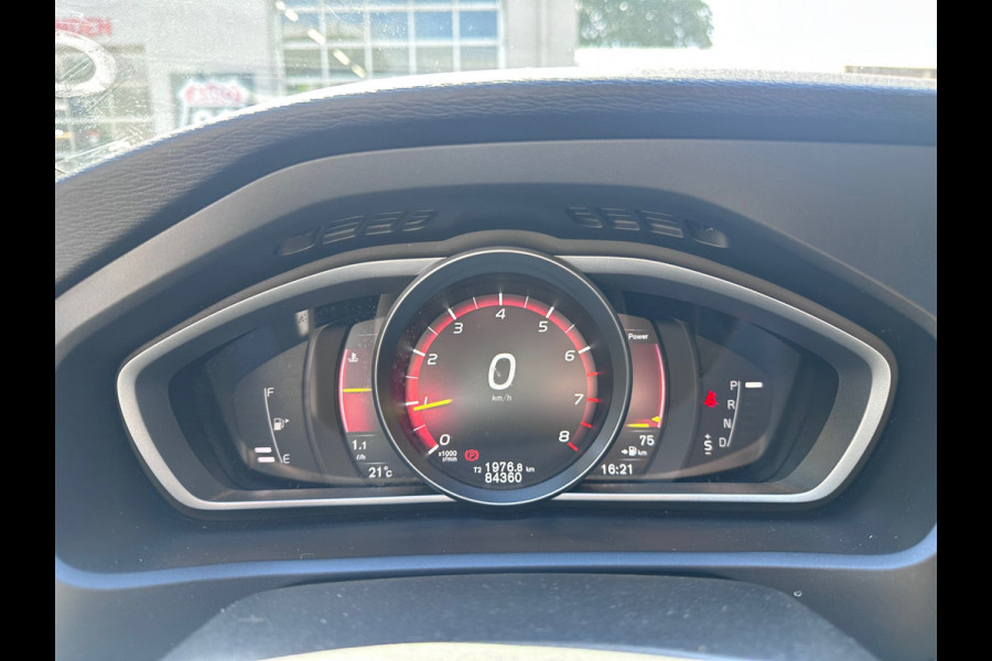 Volvo V40 1.5 T3 Polar+ Sport R-DESIGN / DOH / AUTO / PANO / NAP