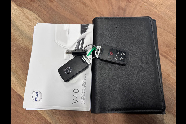 Volvo V40 1.5 T3 Polar+ Sport R-DESIGN / DOH / AUTO / PANO / NAP