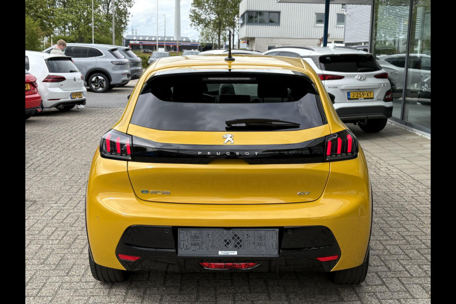 Peugeot e-208 EV GT 50 kWh | 99,3% SOH | 7800 KM | Stoelverwarming | Adaptive Cruise | Dodehoeksensoren | LM Winterset