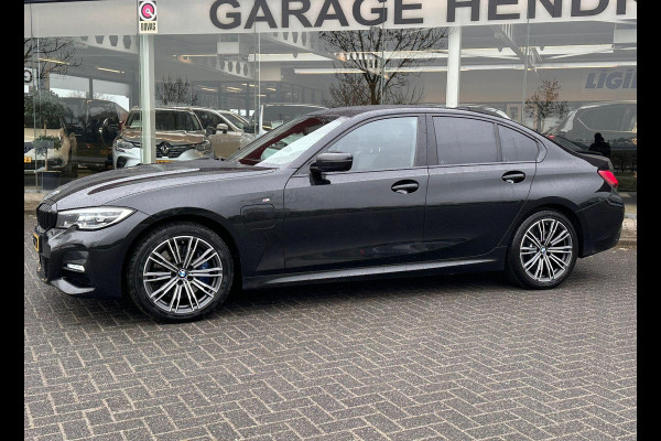 BMW 3-serie 330e | Trekhaak wegklapbaar | Nieuwe banden | Climate  | CC | Leder Stof |