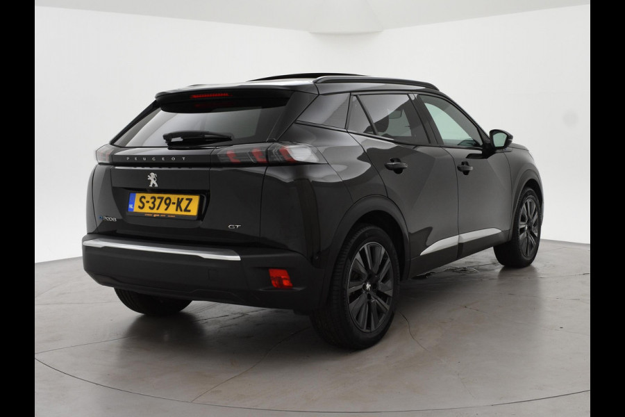 Peugeot e-2008 EV GT 50 kWh 3-FASE + ADAPTIVE CRUISE | PANORAMA | STOELVERW. | 18 INCH | 92% SOH | LEDER/ALCANTARA